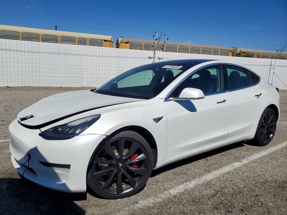 41720486 :رقم المزاد ، 5YJ3E1ECXLF624398 vin ، 2020 Tesla Model 3 مزاد بيع