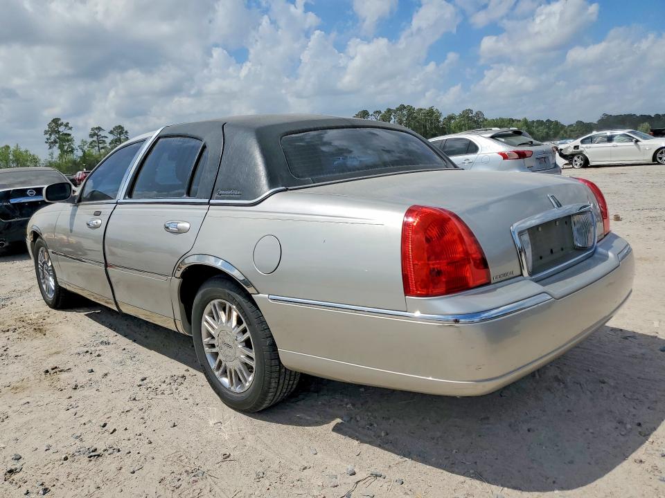 47537436 :رقم المزاد ، 1LNHM82V16Y637239 vin ، 2006 Linc Town Car مزاد بيع