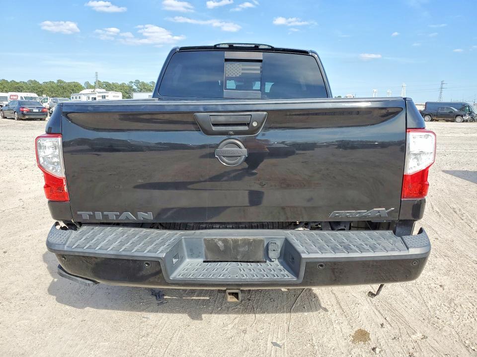 46569426 :رقم المزاد ، 1N6AA1E51JN547579 vin ، 2018 Nissan Titan مزاد بيع