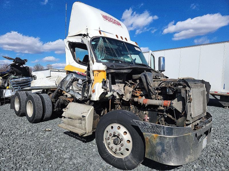 Продажа на аукционе авто 2013 Freightliner Cascadia, vin: 3AKJGEDR6DSFG6587, номер лота: 45461576
