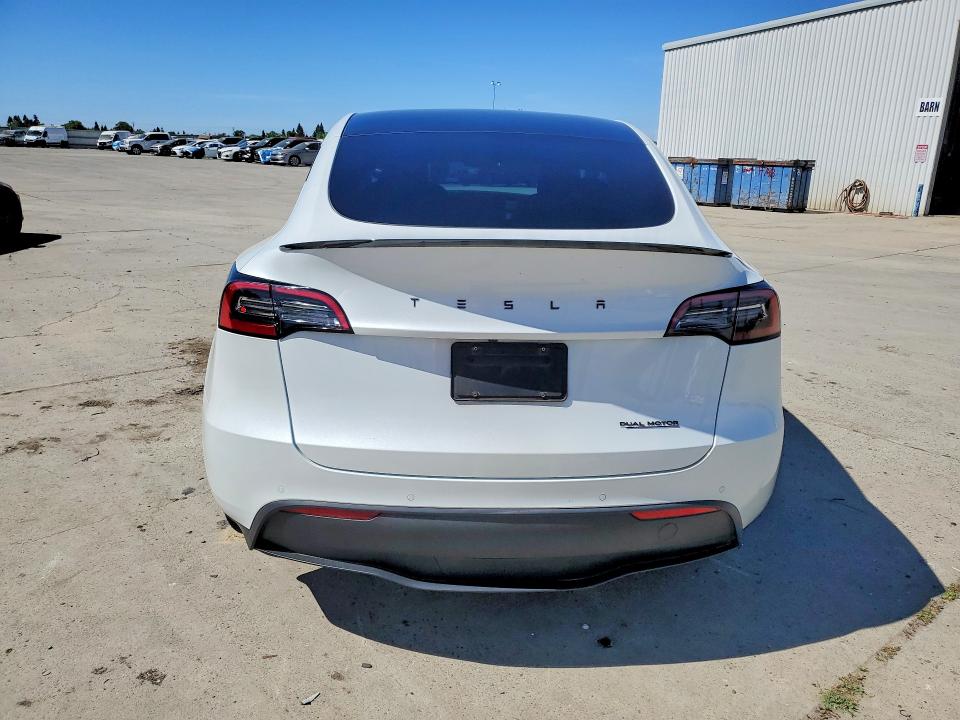 47556396 :رقم المزاد ، 7SAYGDEE7NF424071 vin ، 2022 Tesla Model Y مزاد بيع