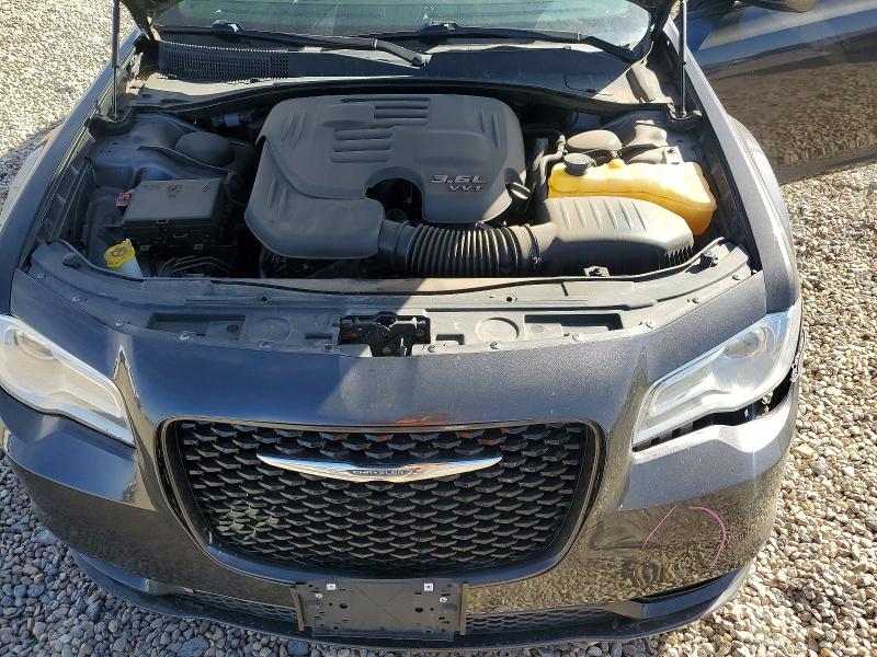 Продаж на аукціоні авто 2018 Chrysler 300, vin: 2C3CCABG5JH214200, номер лоту: 45924266