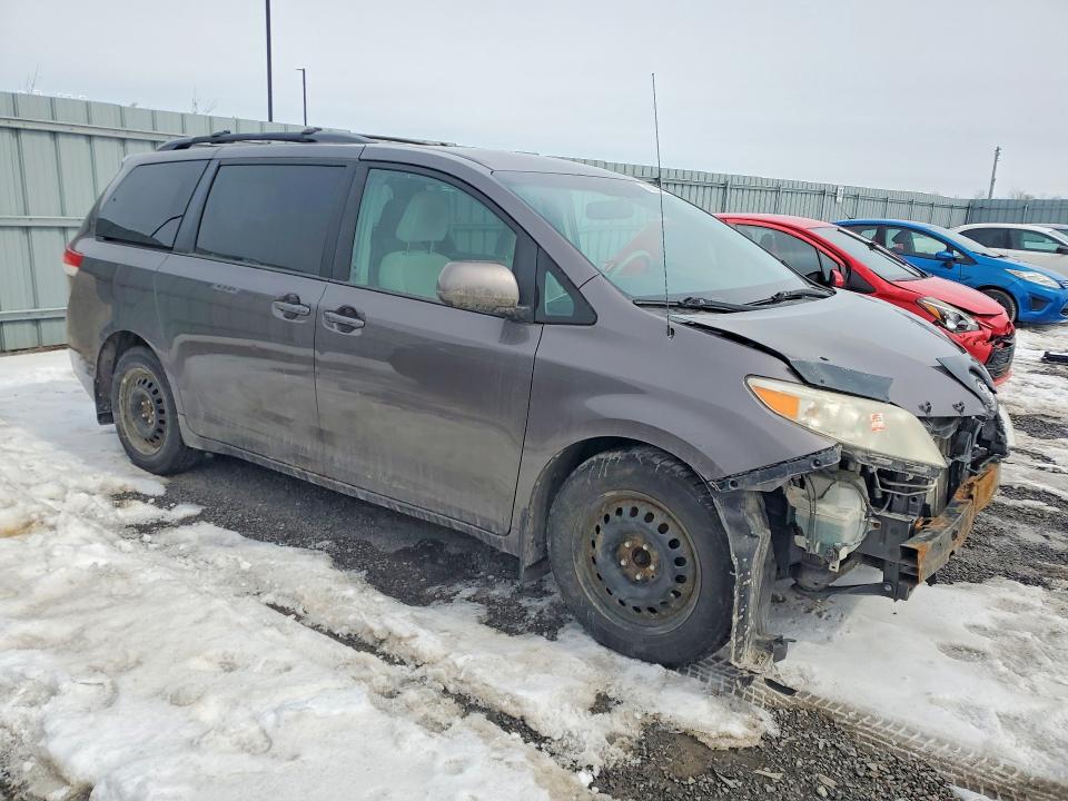 2012 Toyota Sienna მანქანა იყიდება აუქციონზე, vin: 5TDKK3DC4CS267359, აუქციონის ნომერი: 46905766