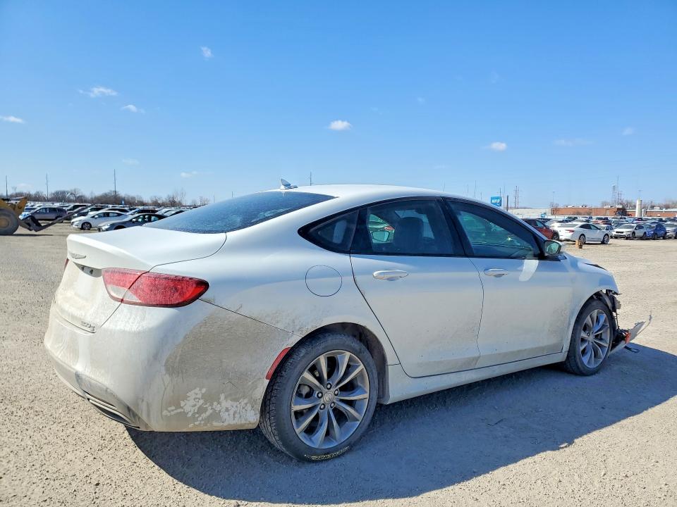 47330956 :رقم المزاد ، 1C3CCCDG4FN556924 vin ، 2015 Chrysler 200 مزاد بيع