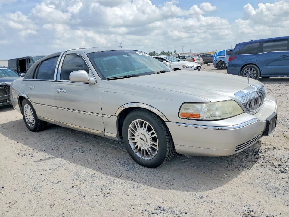 47537436 :رقم المزاد ، 1LNHM82V16Y637239 vin ، 2006 Linc Town Car مزاد بيع