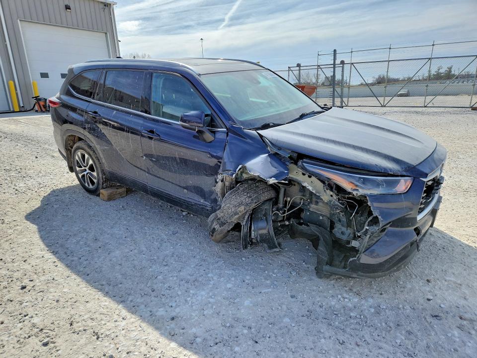 Продажа на аукционе авто 2022 Toyota Highlander, vin: 5TDGZRBH9NS163990, номер лота: 46156866