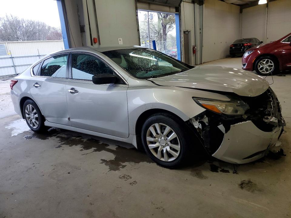 Продажа на аукционе авто 2018 Nissan Altima, vin: 1N4AL3AP7JC179040, номер лота: 45638796