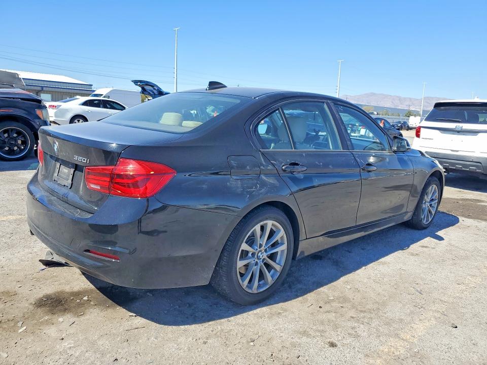 45782806 :رقم المزاد ، WBA8A9C34HAC99766 vin ، 2017 Bmw 320 مزاد بيع