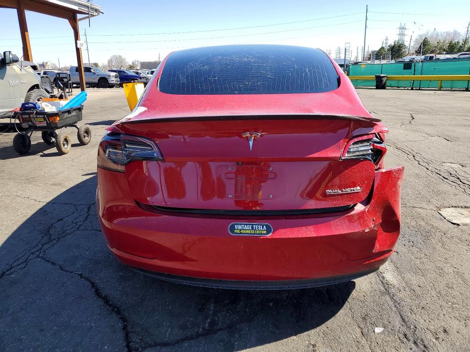 42001756 :رقم المزاد ، 5YJ3E1EB2JF072853 vin ، 2018 Tesla Model 3 مزاد بيع