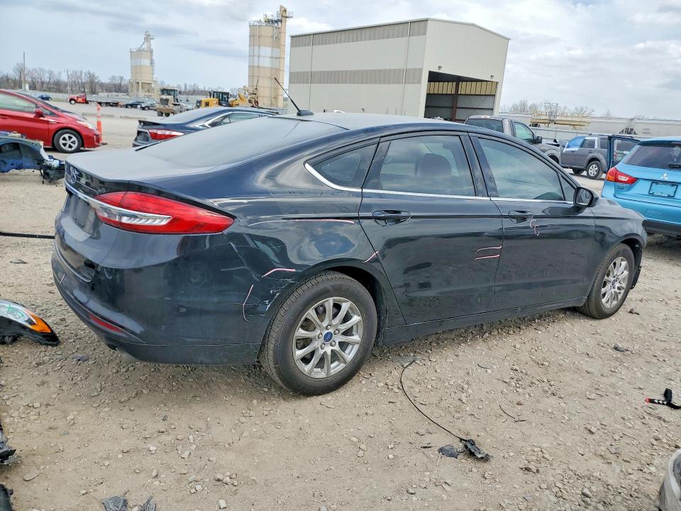 47589266 :رقم المزاد ، 3FA6P0G71JR114962 vin ، 2018 Ford Fusion مزاد بيع