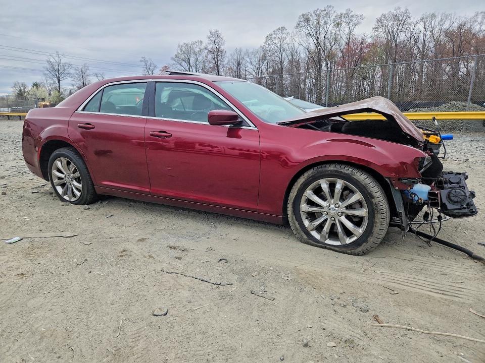 2015 Chrysler 300 მანქანა იყიდება აუქციონზე, vin: 2C3CCARG3FH820494, აუქციონის ნომერი: 47501816