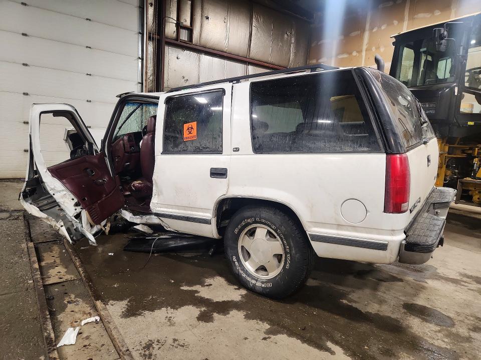 41777646 :رقم المزاد ، 1GKEK13R9XJ725251 vin ، 1999 Gmc Yukon مزاد بيع