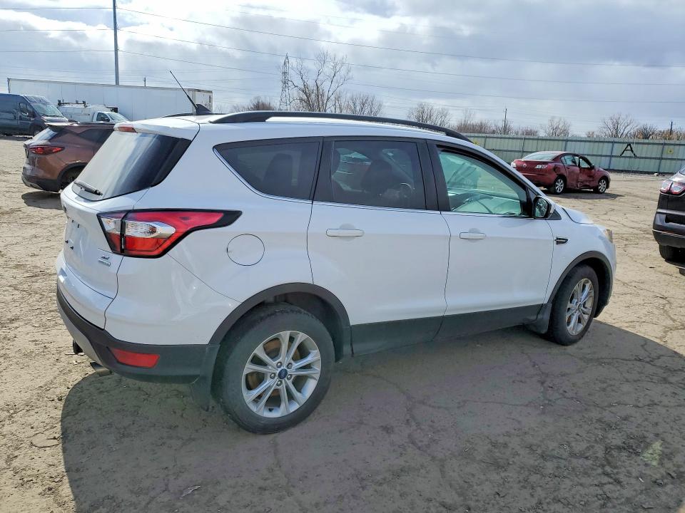 Продажа на аукционе авто 2018 Ford Escape, vin: 1FMCU0GD6JUD28085, номер лота: 46390146