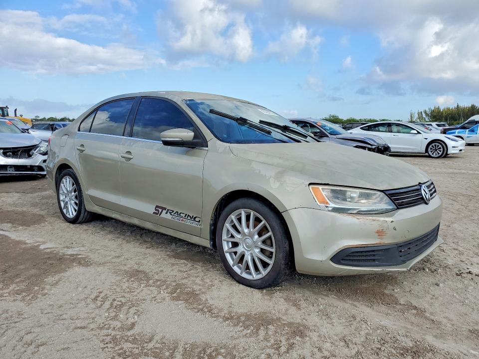 48033776 :رقم المزاد ، 3VWDP7AJ5DM237676 vin ، 2013 Volkswagen Jetta مزاد بيع