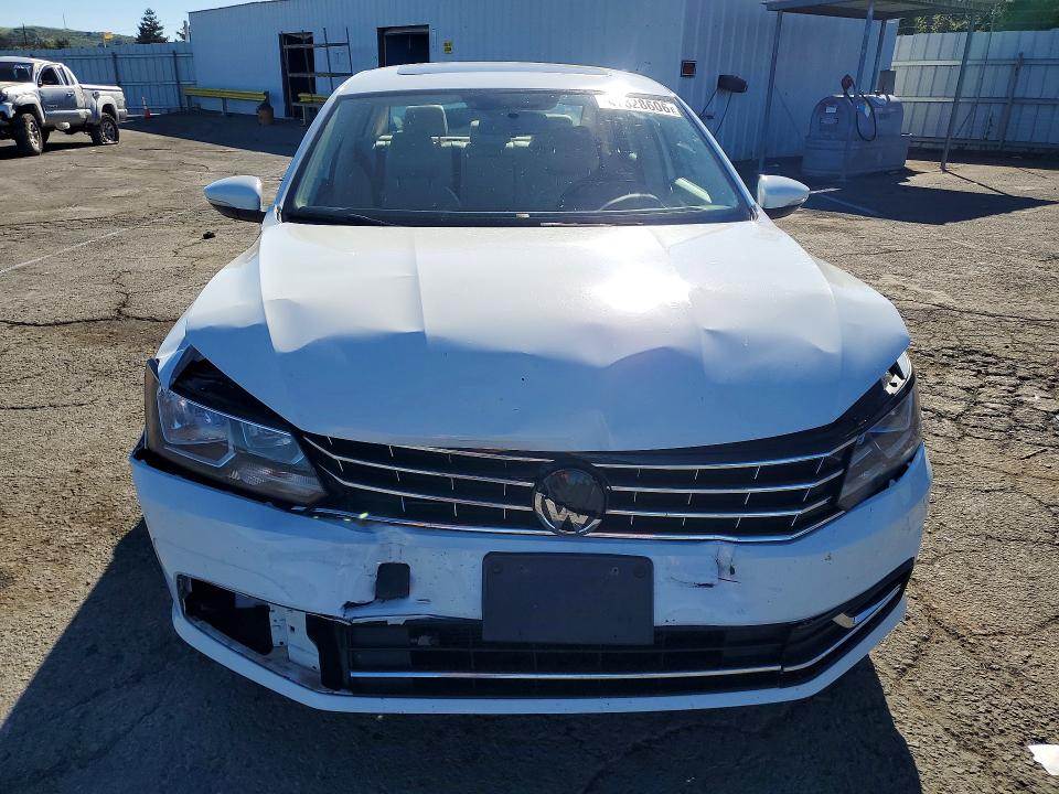 47328606 :رقم المزاد ، 1VWLA7A34KC010069 vin ، 2019 Volkswagen Passat مزاد بيع