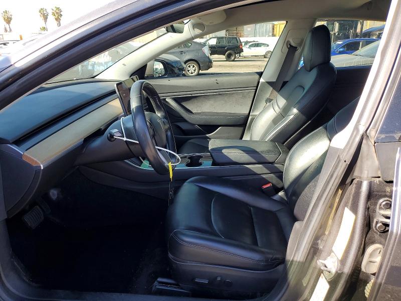 78447325 :رقم المزاد ، 5YJ3E1EA0JF010892 vin ، 2018 Tesla Model 3 مزاد بيع