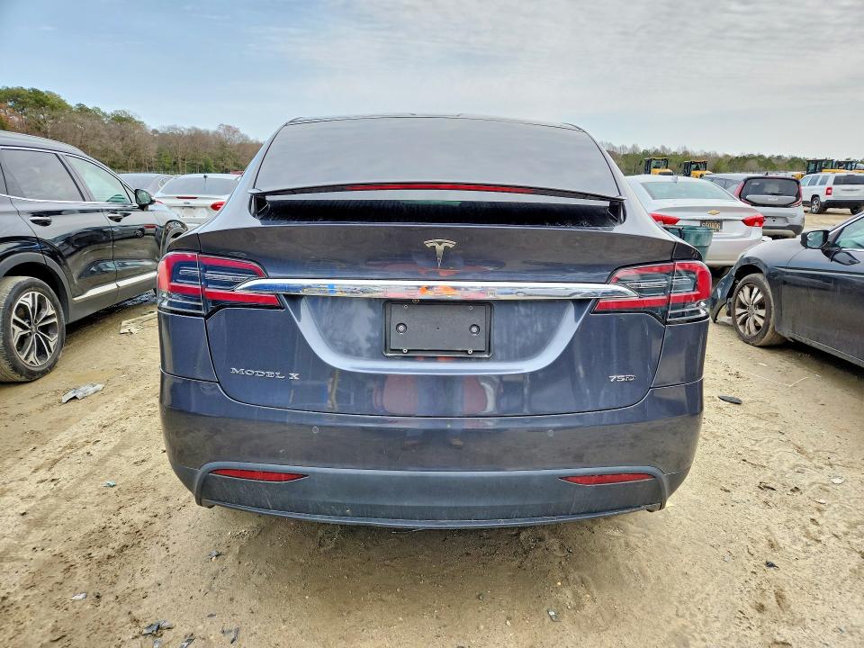 Продаж на аукціоні авто 2018 Tesla Model X, vin: 5YJXCBE27JF137841, номер лоту: 42075366