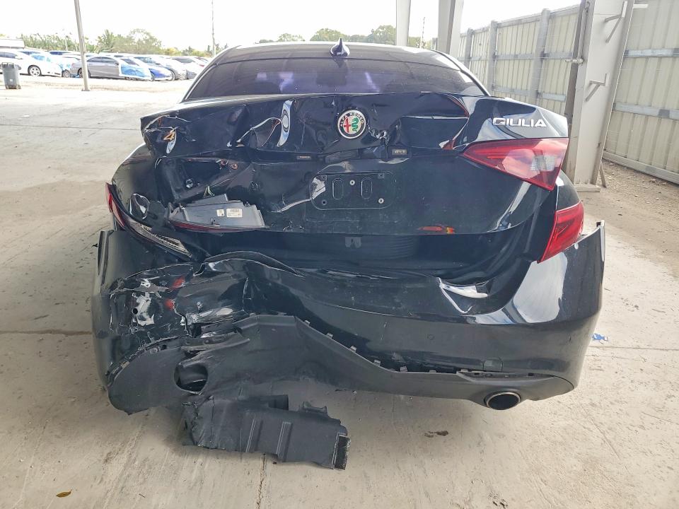2018 Alfa Romeo Giulia მანქანა იყიდება აუქციონზე, vin: ZARFAEBN1J7593122, აუქციონის ნომერი: 49504536