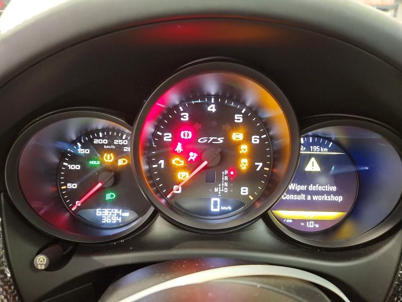 46001196 :رقم المزاد ، WP1AG2A50JLB60013 vin ، 2018 Porsche Macan مزاد بيع