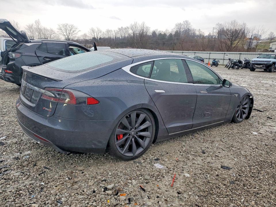 79807595 :رقم المزاد ، 5YJSA1H27FFP79165 vin ، 2015 Tesla Model S مزاد بيع