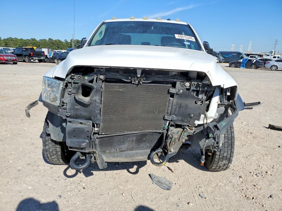 46015346 :رقم المزاد ، 3C7WRNEL8FG602068 vin ، 2015 Ram 5500 مزاد بيع