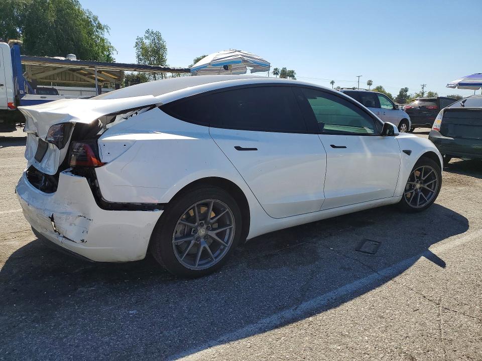 41772876 :رقم المزاد ، 5YJ3E1EA5NF336273 vin ، 2022 Tesla Model 3 مزاد بيع