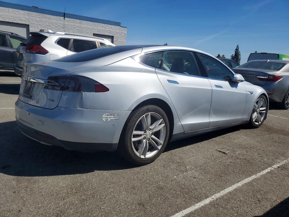 46543546 :رقم المزاد ، 5YJSA1E26FF113287 vin ، 2015 Tesla Model S مزاد بيع