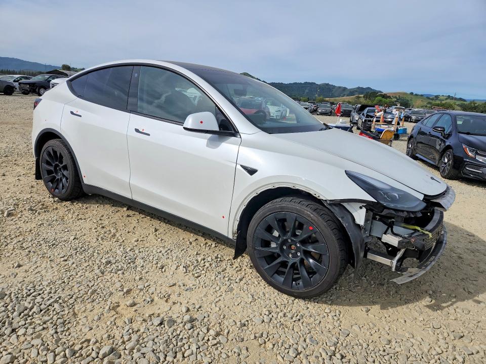 47912826 :رقم المزاد ، 7SAYGDEE2PF676488 vin ، 2023 Tesla Y مزاد بيع