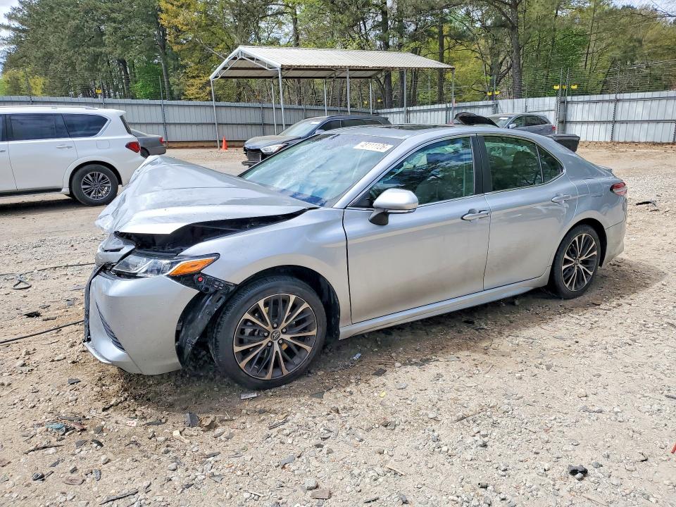 48111126 :رقم المزاد ، 4T1B11HK8JU595171 vin ، 2018 Toyota Camry مزاد بيع