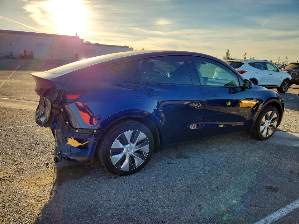 Продажа на аукционе авто 2023 Tesla Model Y, vin: 7SAYGDEE4PA102617, номер лота: 46218706