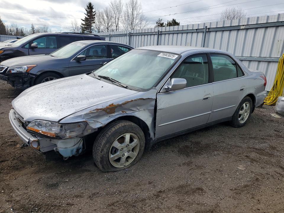 2000 Honda Accord მანქანა იყიდება აუქციონზე, vin: 1HGCG5671YA813817, აუქციონის ნომერი: 79983825