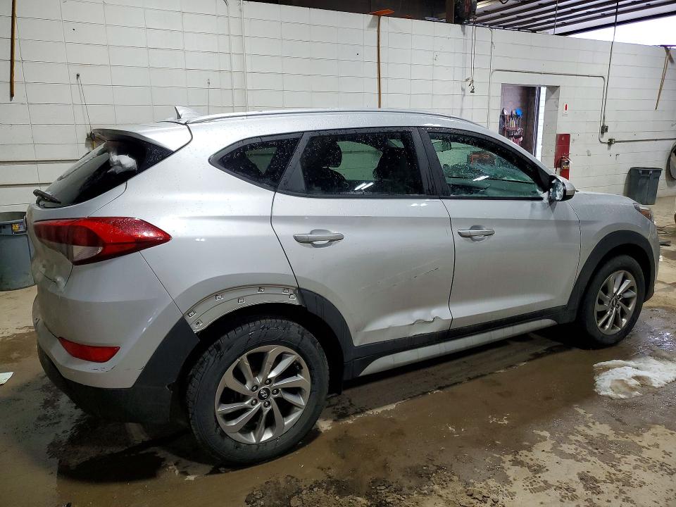 45656046 :رقم المزاد ، KM8J33A42JU693237 vin ، 2018 Hyundai Tucson مزاد بيع