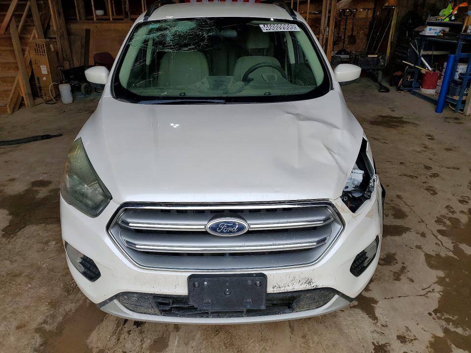 2017 Ford Escape მანქანა იყიდება აუქციონზე, vin: 1FMCU9G96HUA23082, აუქციონის ნომერი: 46009906