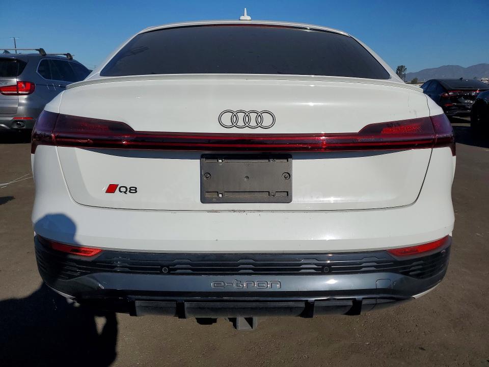2024 Audi Q8 E-tron მანქანა იყიდება აუქციონზე, vin: WA1CAAGE9RB022074, აუქციონის ნომერი: 46932326