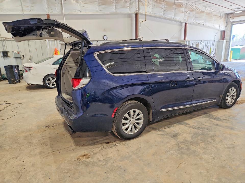 Продажа на аукционе авто 2017 Chrysler Pacifica, vin: 2C4RC1BGXHR691831, номер лота: 41985026