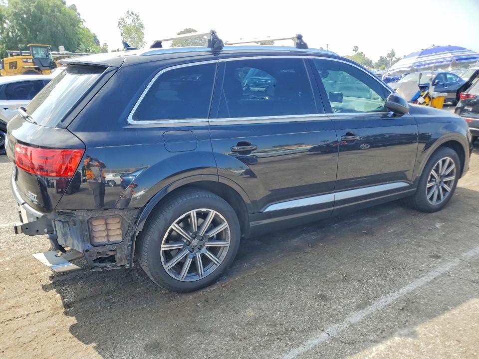 79946565 :رقم المزاد ، WA1LAAF78HD021049 vin ، 2017 Audi Q7 مزاد بيع
