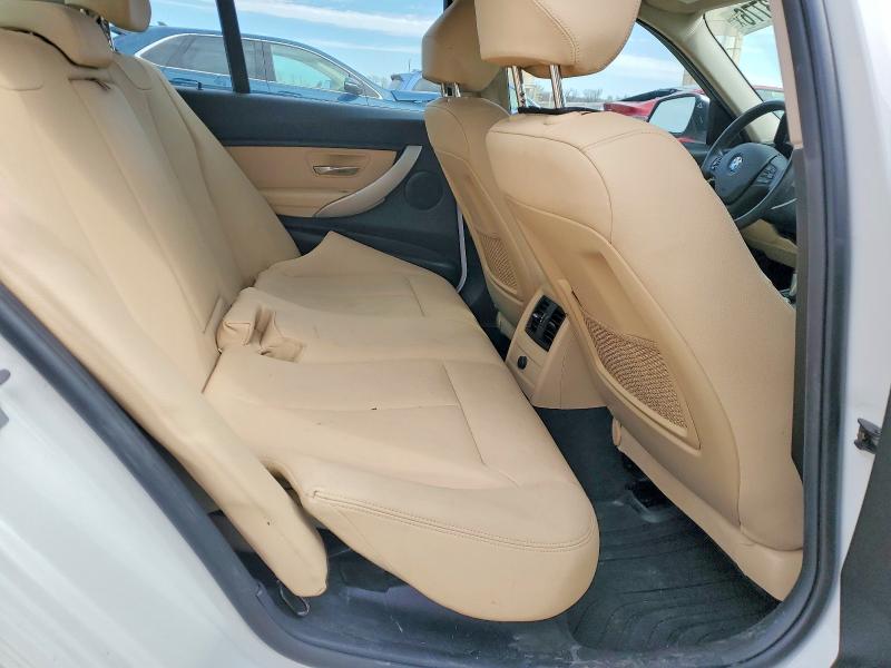 47343776 :رقم المزاد ، WBA8A3C50JA505439 vin ، 2018 Bmw 320 مزاد بيع