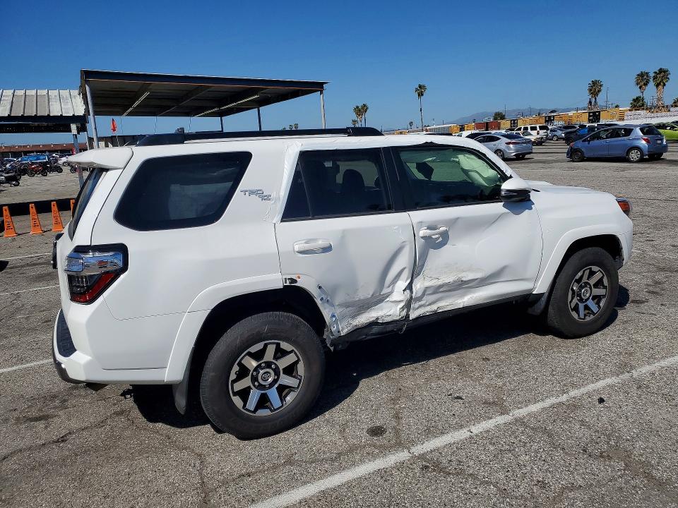 77237575 :رقم المزاد ، JTERU5JR1N6007335 vin ، 2022 Toyota 4runner مزاد بيع
