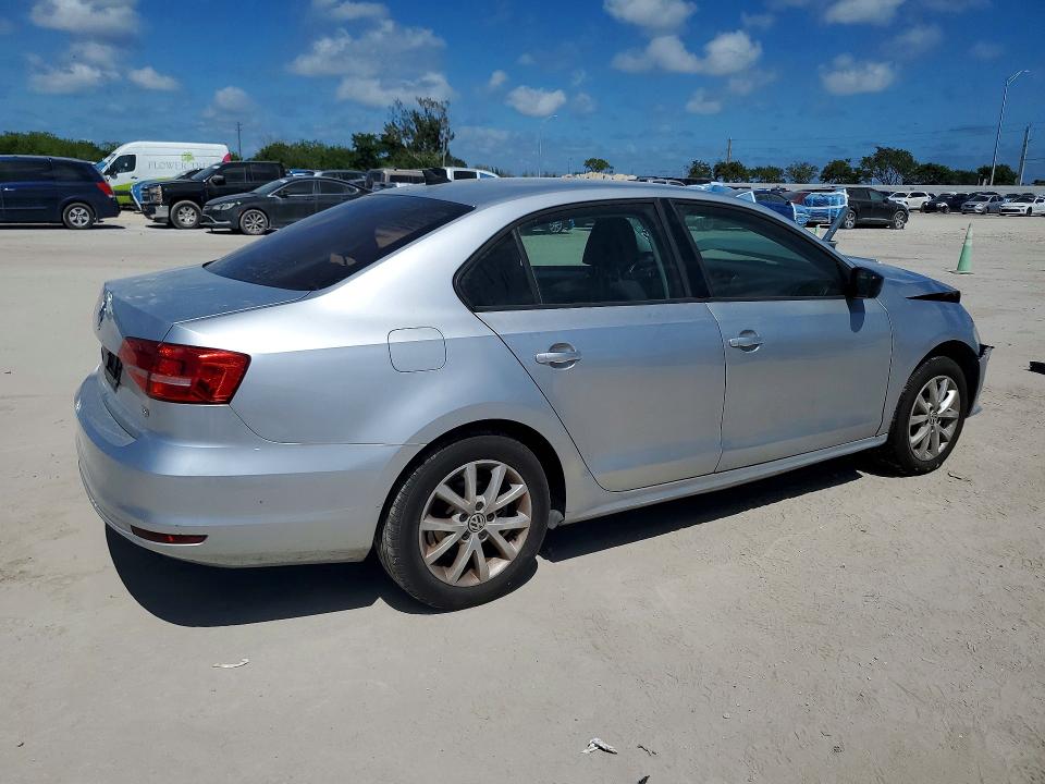 42035956 :رقم المزاد ، 3VWD17AJ8FM218138 vin ، 2015 Volkswagen Jetta مزاد بيع