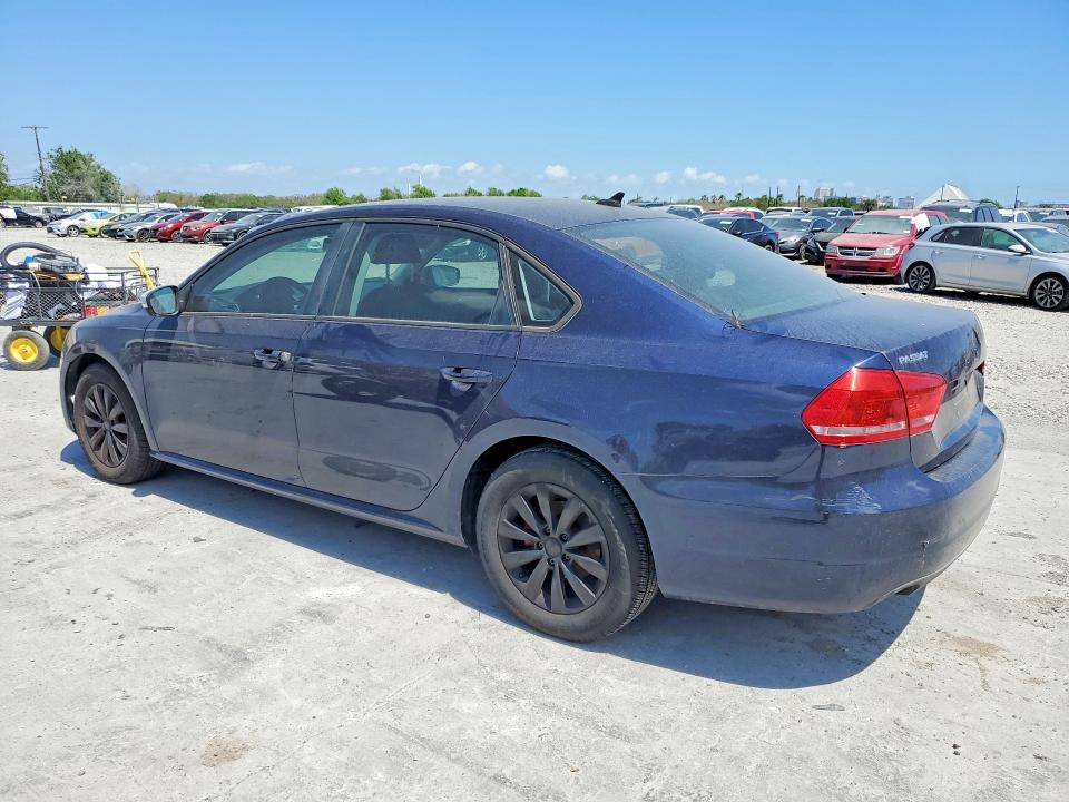 47133066 :رقم المزاد ، 1VWAT7A33FC041529 vin ، 2015 Volkswagen Passat مزاد بيع