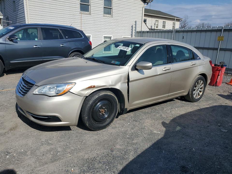 47213516 :رقم المزاد ، 1C3CCBBB0DN651852 vin ، 2013 Chrysler 200 مزاد بيع