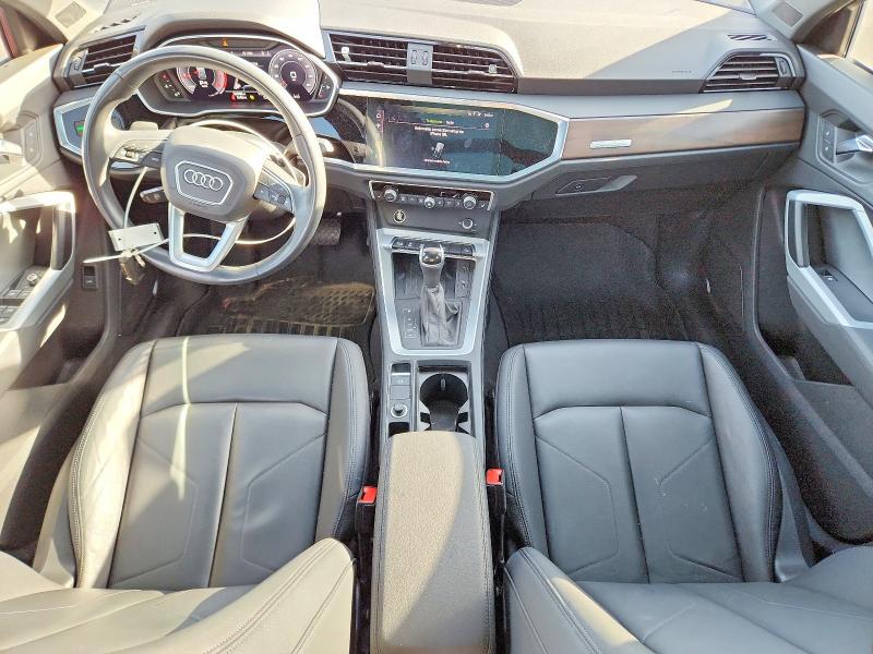 46551126 :رقم المزاد ، WA1EECF32M1050502 vin ، 2021 Audi Q3 مزاد بيع