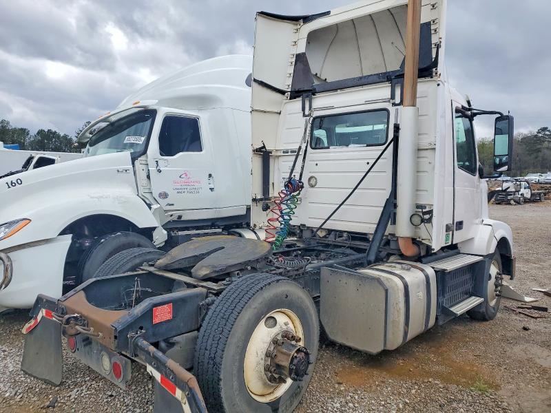 2015 Volvo Vnl მანქანა იყიდება აუქციონზე, vin: 4V4N19TG6FN922790, აუქციონის ნომერი: 77429705