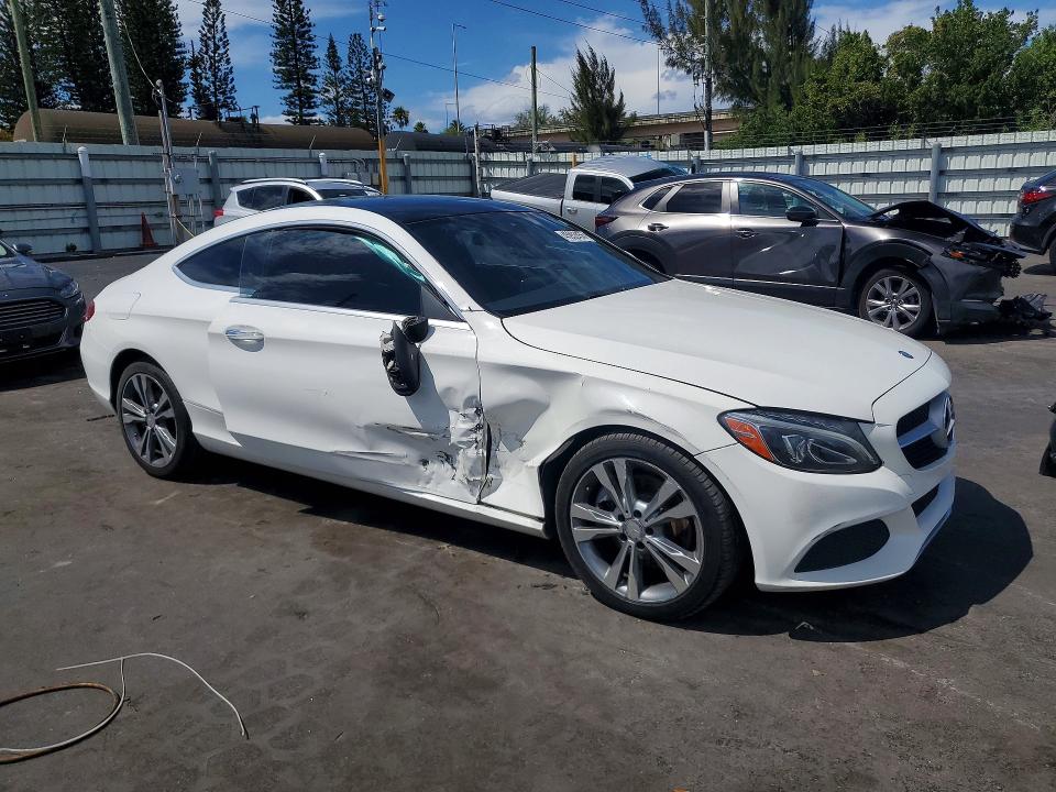 45952456 :رقم المزاد ، WDDWJ4KB6HF388850 vin ، 2017 Mercedes-benz C مزاد بيع