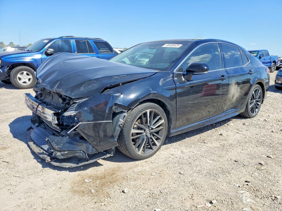 46400626 :رقم المزاد ، 4T1B61HK8JU039833 vin ، 2018 Toyota Camry مزاد بيع