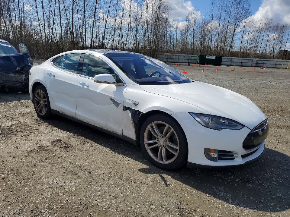 47736476 :رقم المزاد ، 5YJSA1AC8DFP10940 vin ، 2013 Tesla Model S مزاد بيع