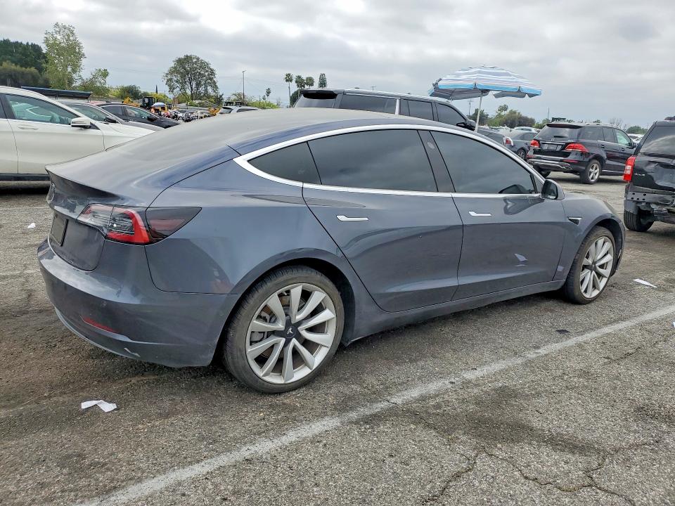 Продажа на аукционе авто 2018 Tesla Model 3, vin: 5YJ3E1EA2JF158672, номер лота: 45489766