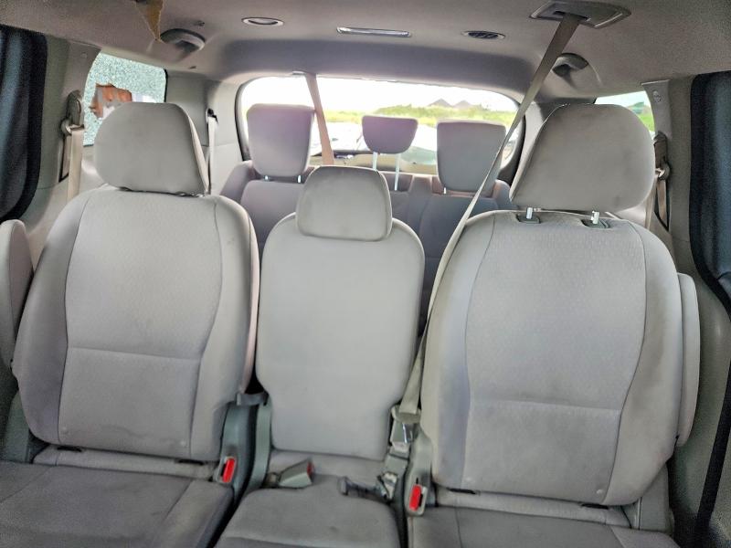46437806 :رقم المزاد ، KNDMB5C13J6394203 vin ، 2018 Kia Sedona مزاد بيع