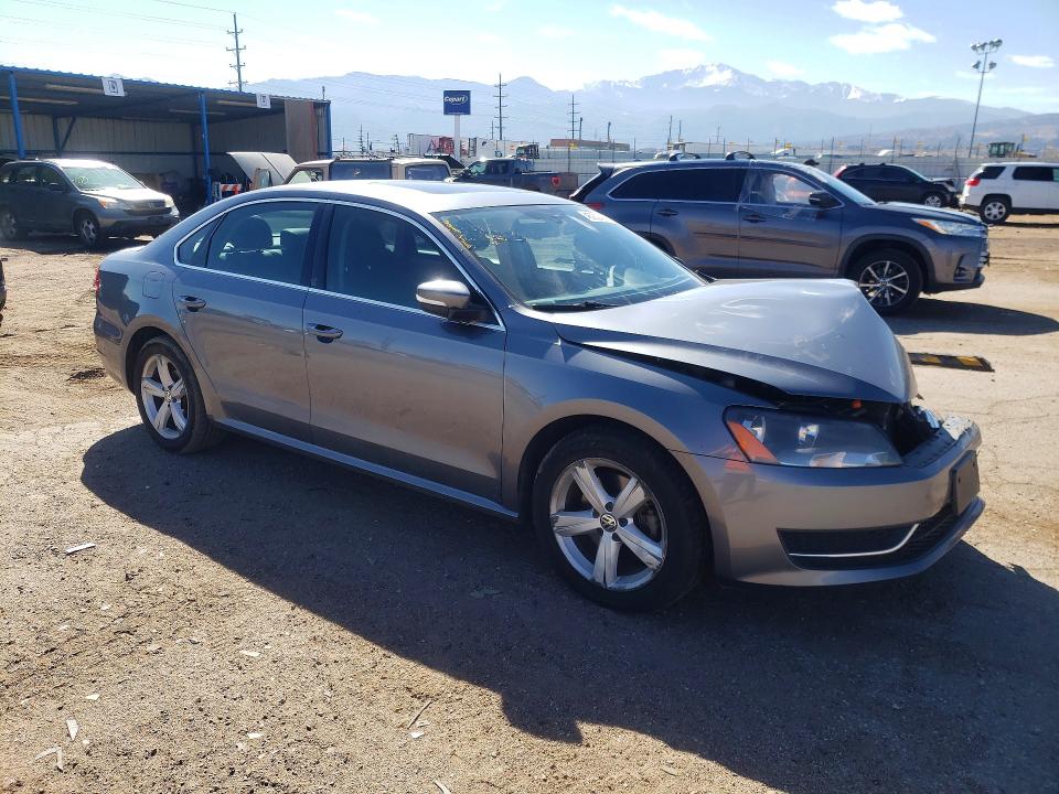 46232426 :رقم المزاد ، 1VWBP7A37DC008328 vin ، 2013 Volkswagen Passat مزاد بيع