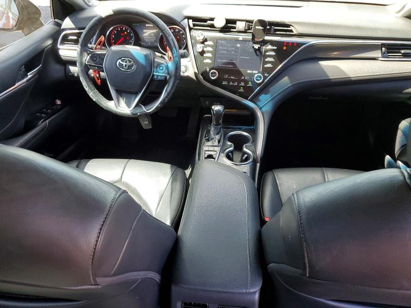 78777025 :رقم المزاد ، 4T1B61HK9JU502319 vin ، 2018 Toyota Camry مزاد بيع